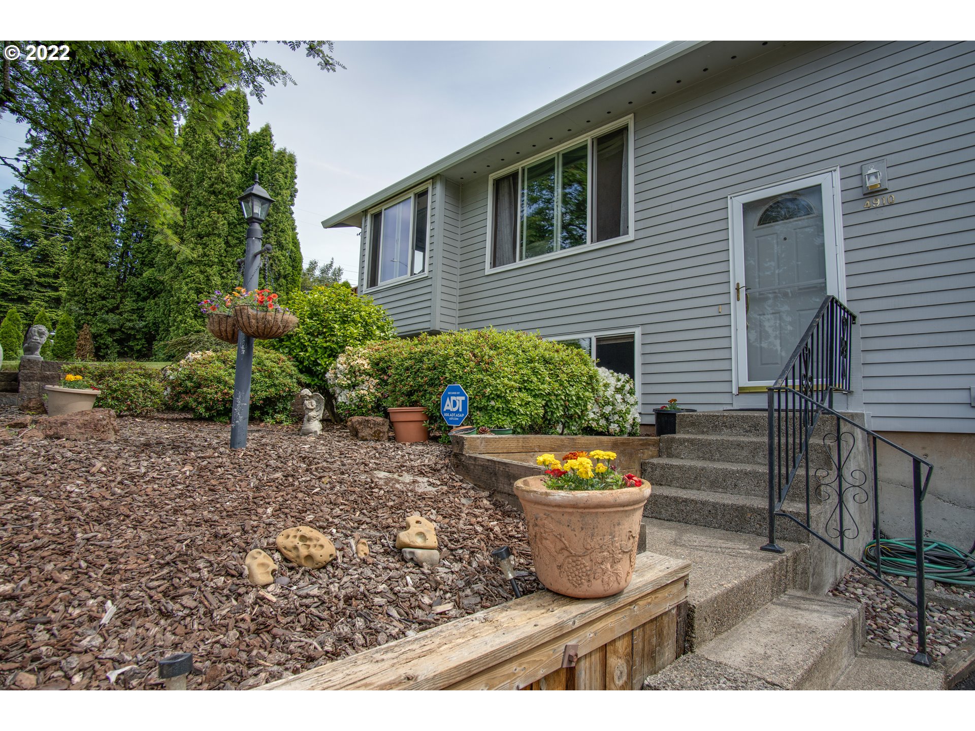4910 Southwest Comus Street Portland, OR 97219 - Photo 4 of 32 Gallery Image 4