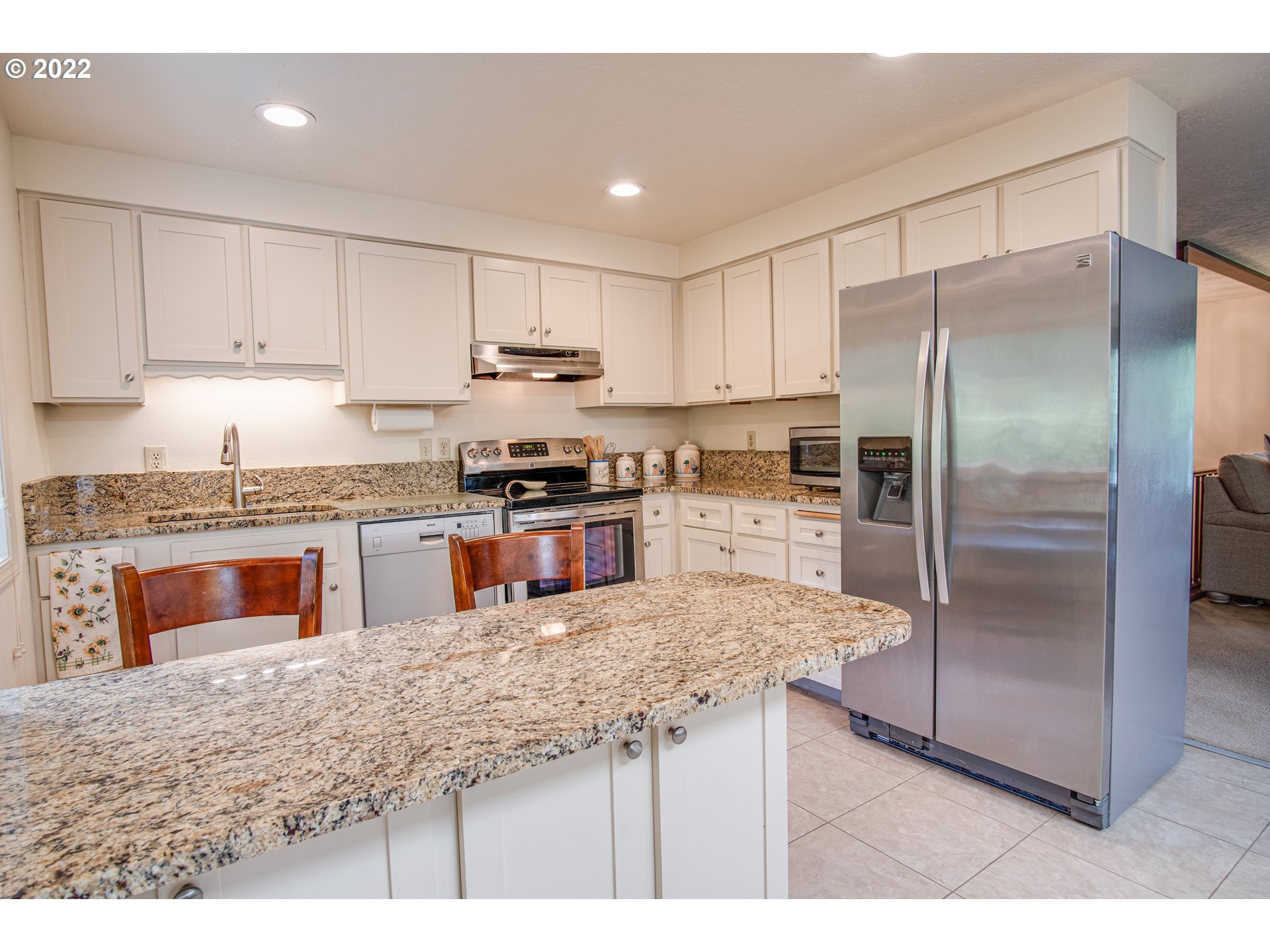 4910 Southwest Comus Street Portland, OR 97219 - Photo 10 of 32 Gallery Image 10