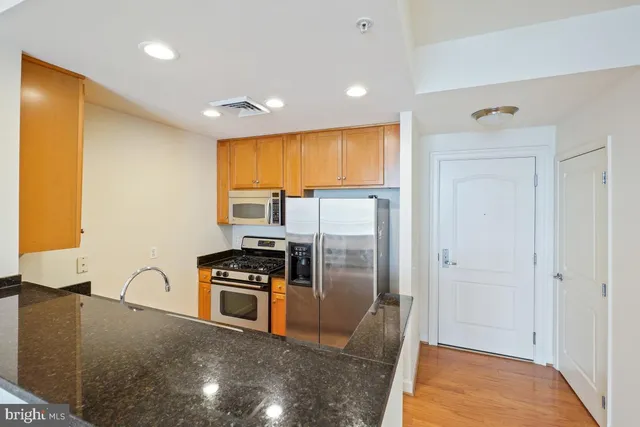 $414,000 | 1000 North Randolph Street, Unit 806, Arlington, VA 22201