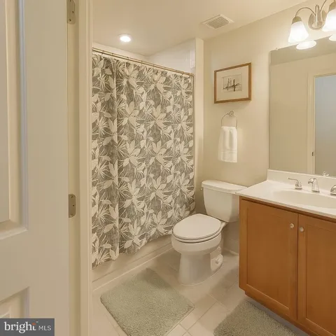 $414,000 | 1000 North Randolph Street, Unit 806, Arlington, VA 22201