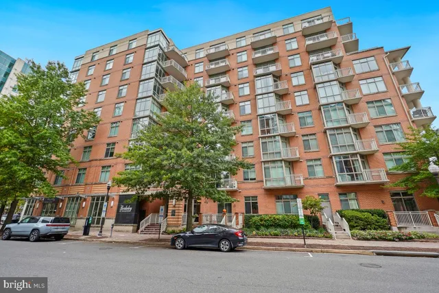 $414,000 | 1000 North Randolph Street, Unit 806, Arlington, VA 22201