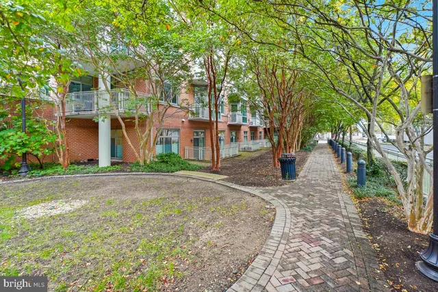 $414,000 | 1000 North Randolph Street, Unit 806, Arlington, VA 22201