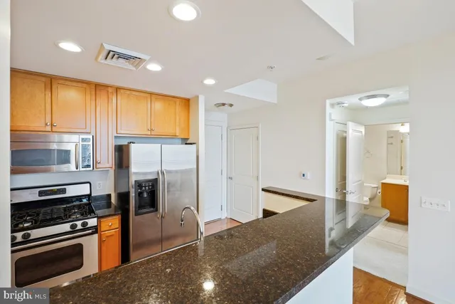 $414,000 | 1000 North Randolph Street, Unit 806, Arlington, VA 22201