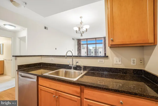 $414,000 | 1000 North Randolph Street, Unit 806, Arlington, VA 22201