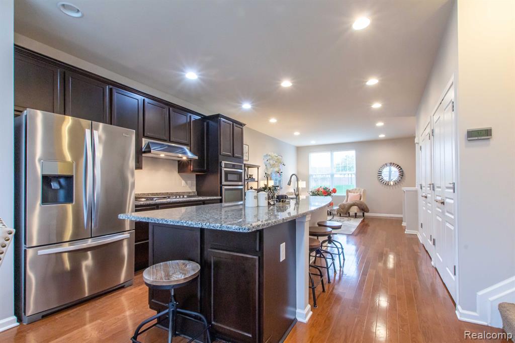 863 Barclay Circle Rochester Hills, MI 48307 - Photo 9 of 35