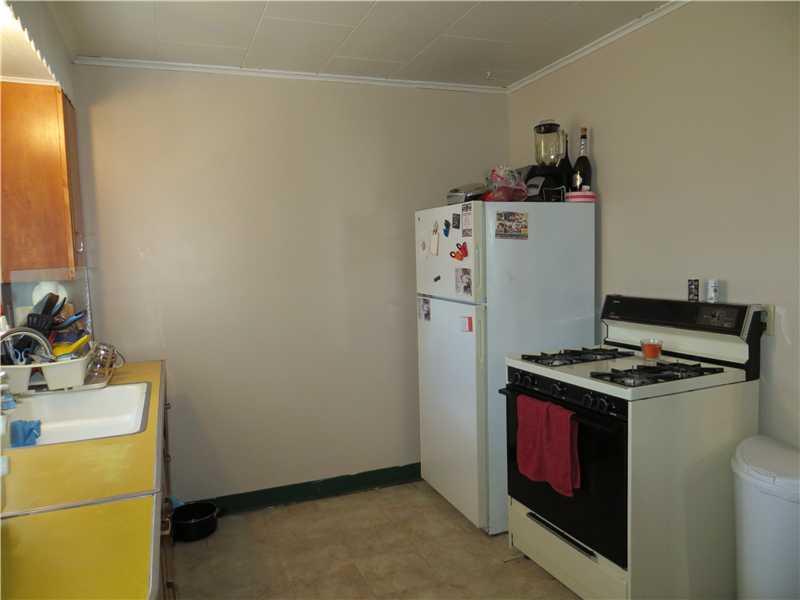 196 Foxwood Road Coraopolis, PA 15108 - Photo 5 of 7 Kitchen.
