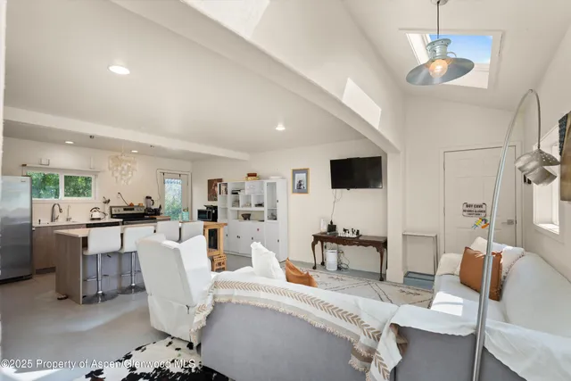 a view of a livingroom with furniture and a ceiling fan