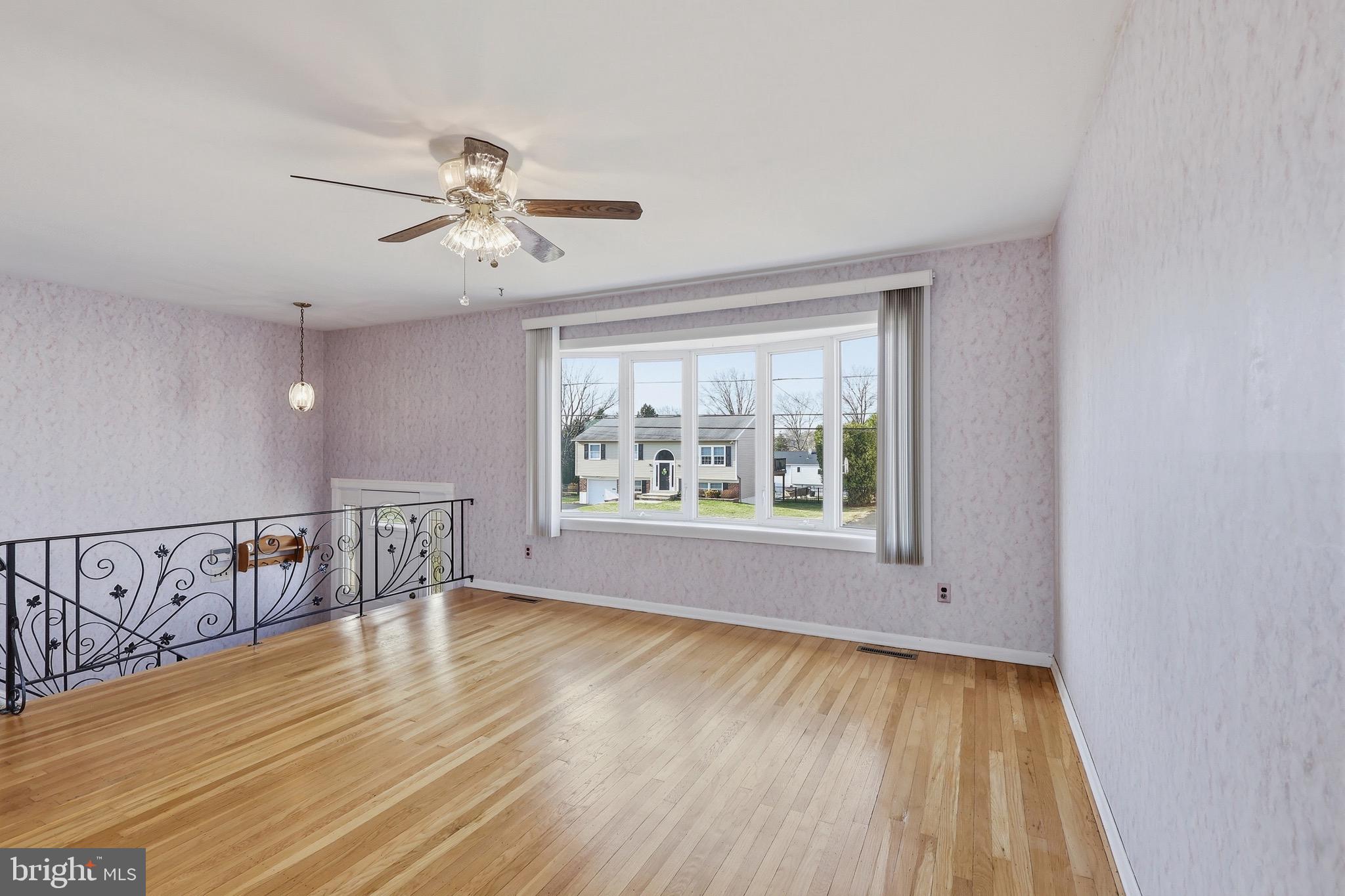 403 Byron Road Warminster, PA 18974 - Photo 11 of 76 Living Room