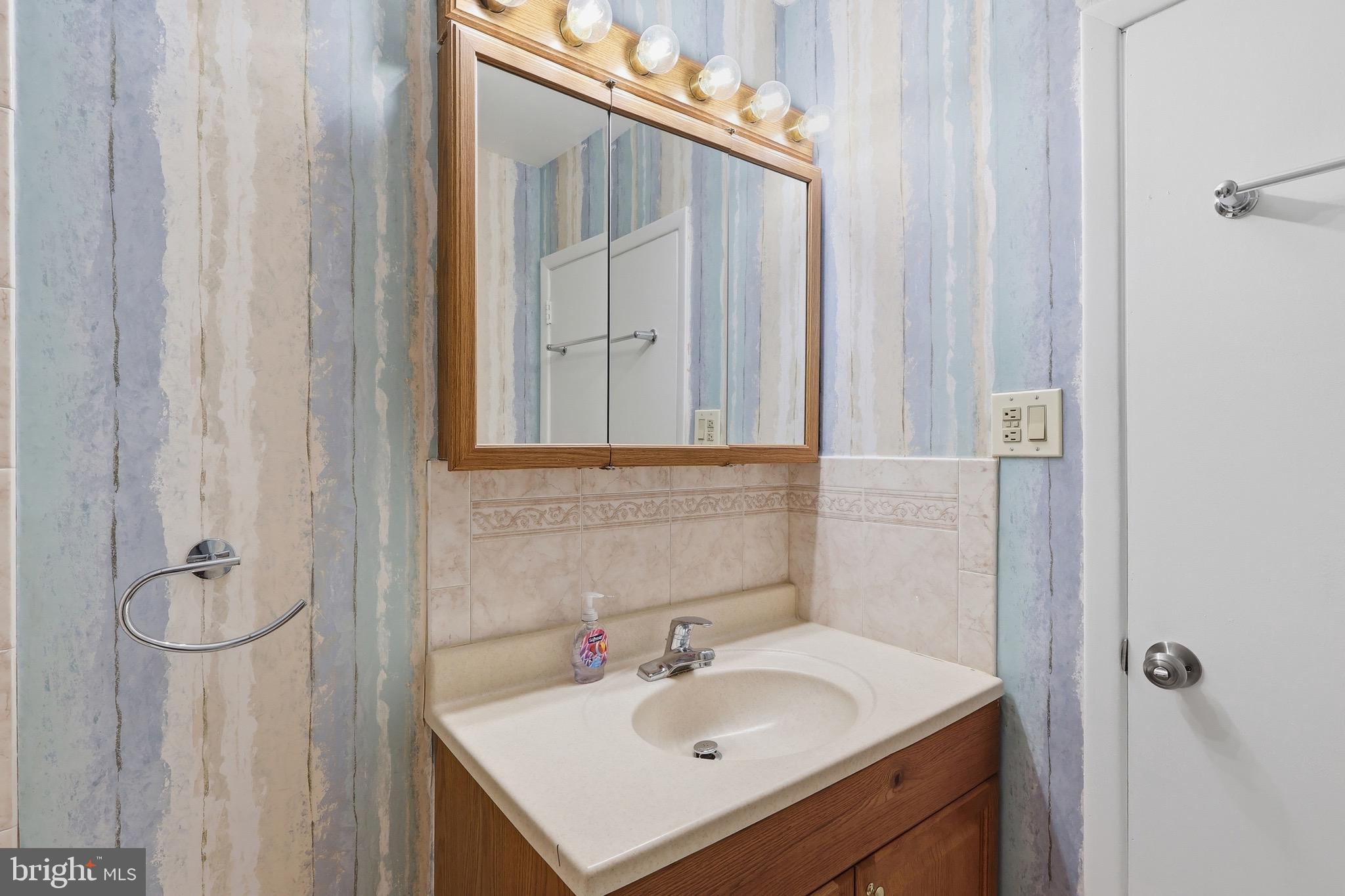 403 Byron Road Warminster, PA 18974 - Photo 23 of 76 Full Hall Bath