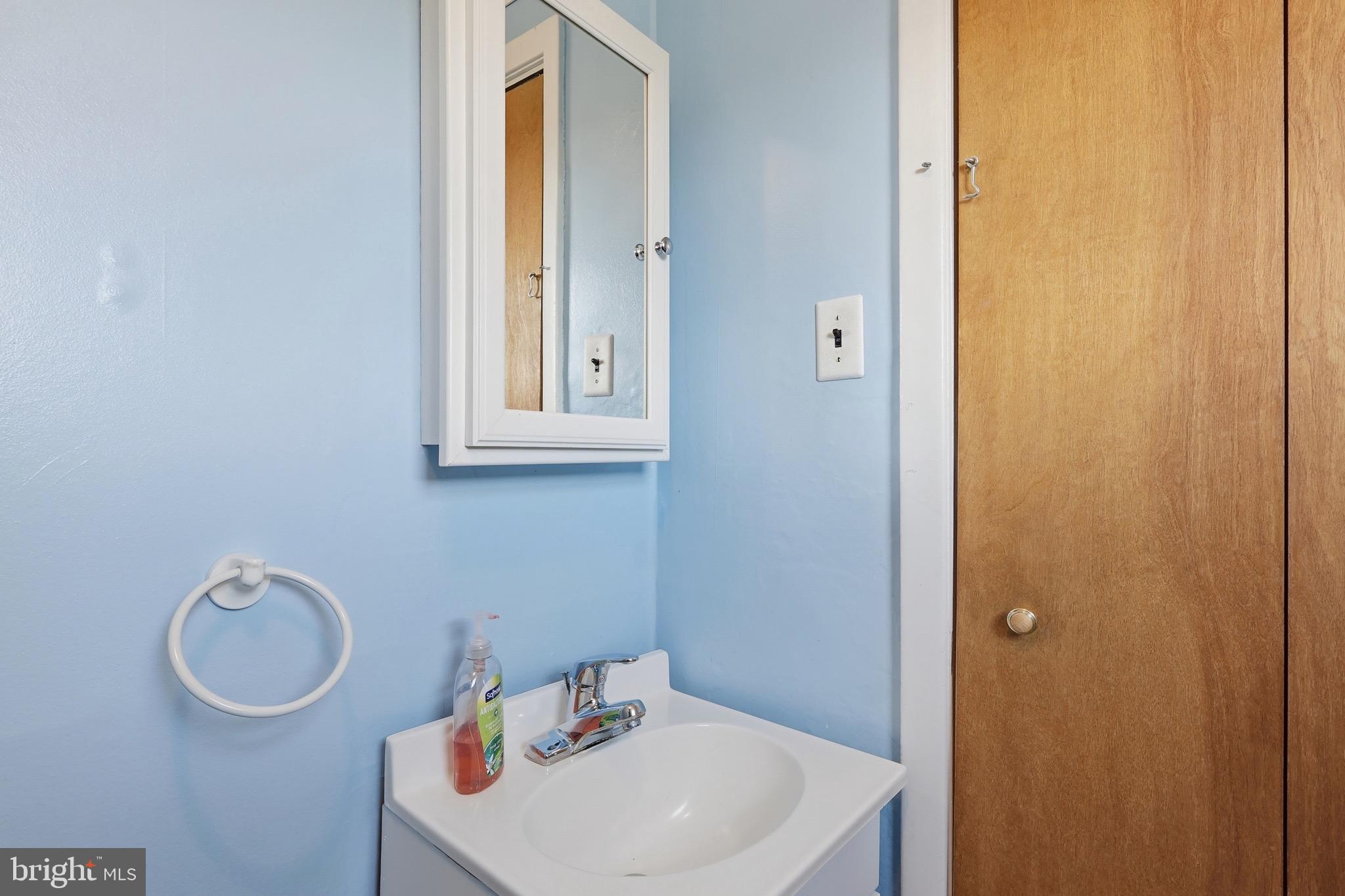 403 Byron Road Warminster, PA 18974 - Photo 56 of 76 Powder Room (1/2 Bath)