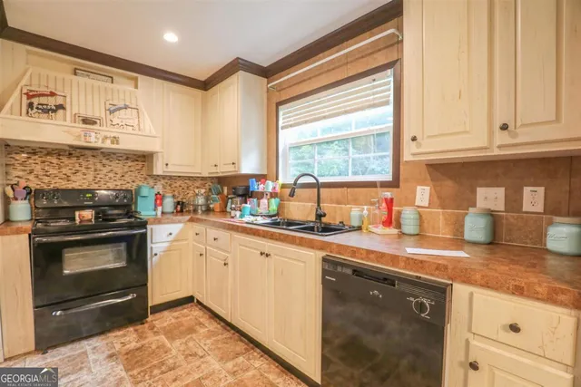 $200,000 | 143 Mccullar Weaver Road Southwest, Milledgeville, GA 31061