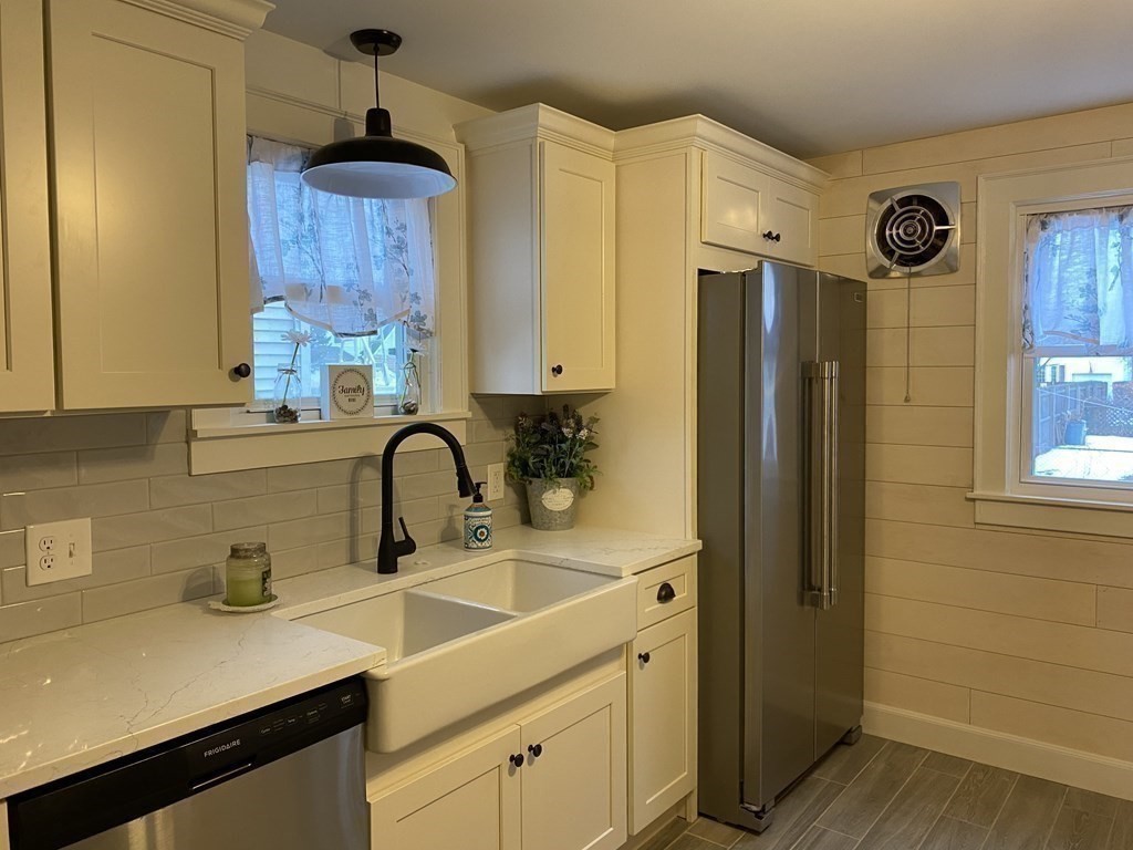 68 Eloise Street Springfield, MA 01118 - Photo 11 of 33