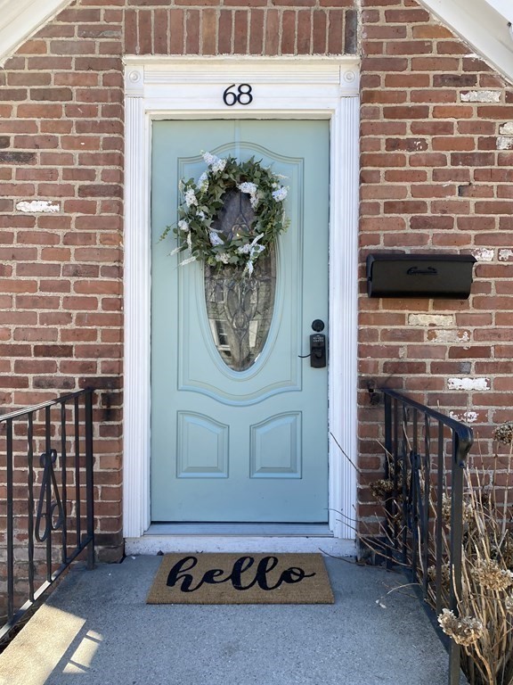 68 Eloise Street Springfield, MA 01118 - Photo 3 of 33