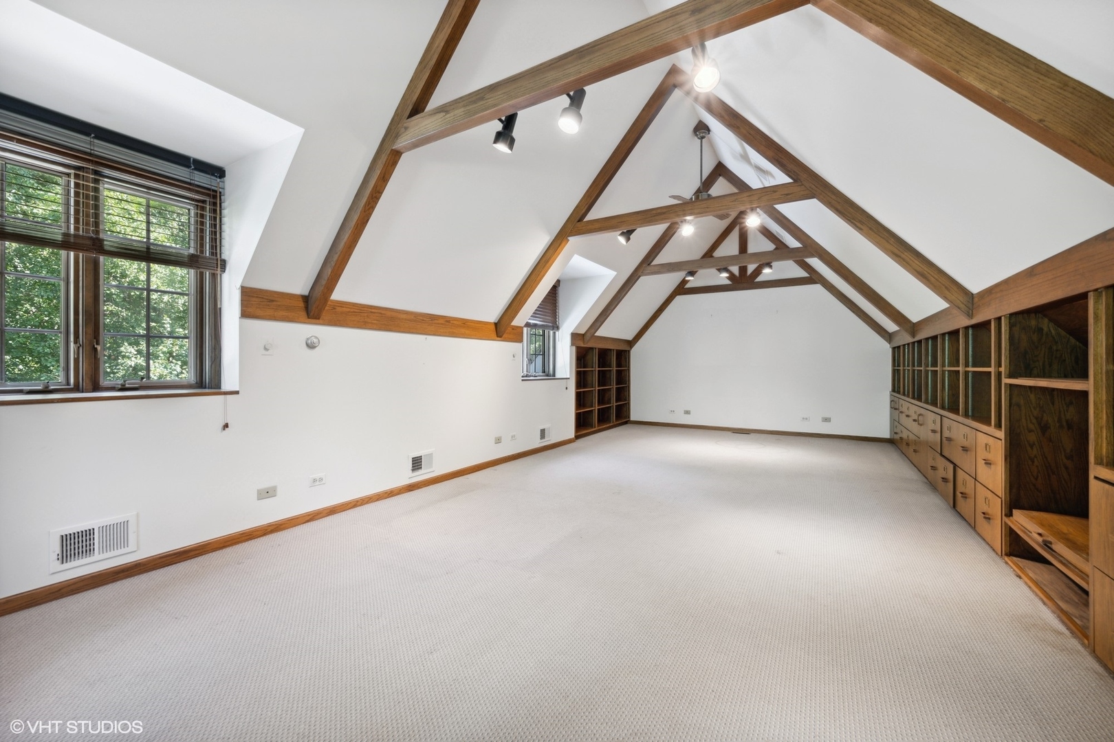 1100 Turicum Road Lake Forest, IL 60045 - Photo 16 of 38 a view of a garage