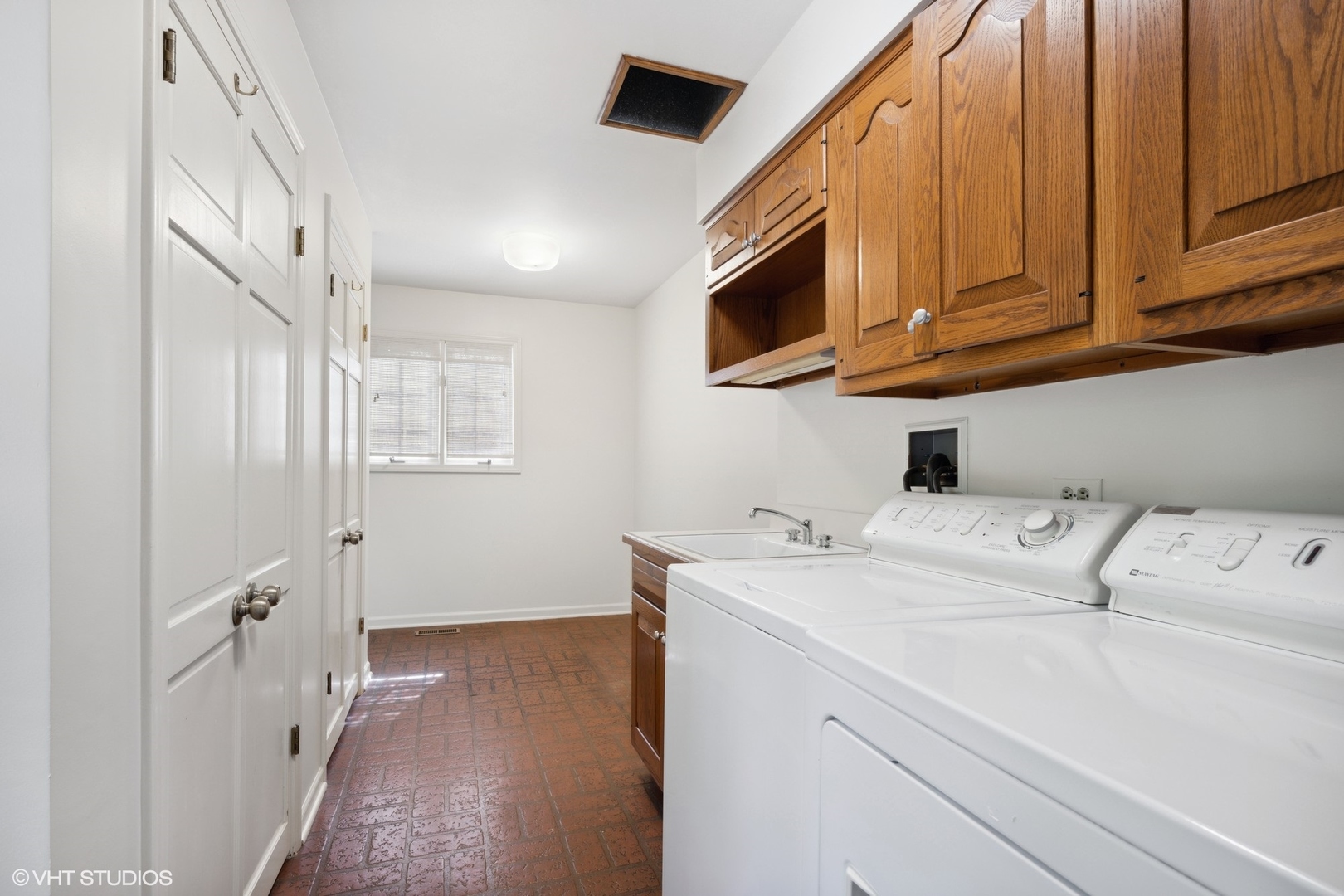 1100 Turicum Road Lake Forest, IL 60045 - Photo 17 of 38 a utility room with dryer and washer