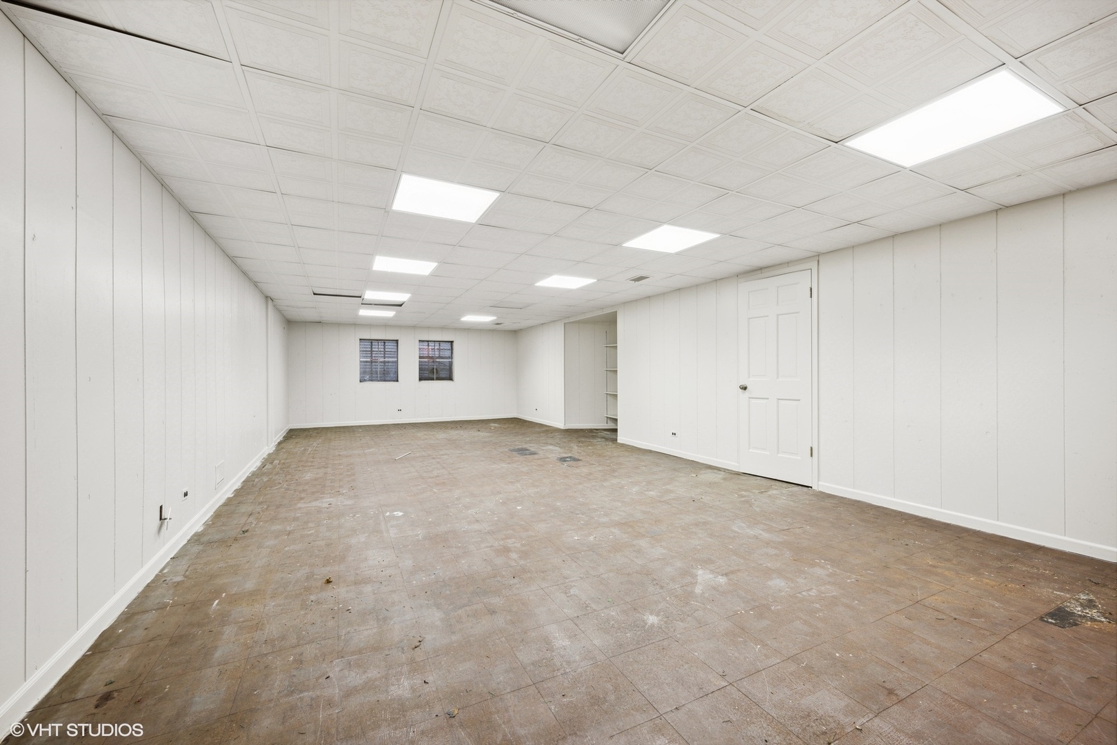 1100 Turicum Road Lake Forest, IL 60045 - Photo 29 of 38 an empty room with windows