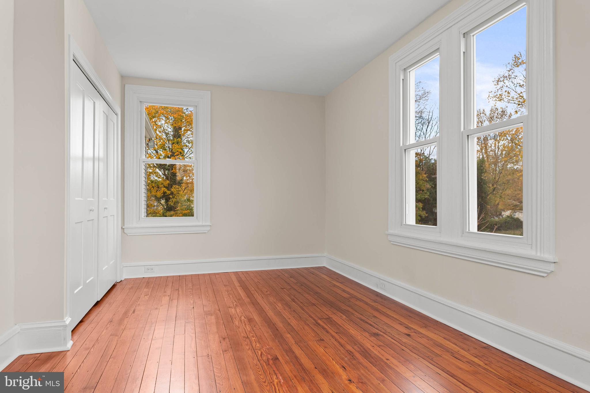 115 President Avenue Rutledge, PA 19070 - Photo 21 of 34 an empty room with wooden floor and windows