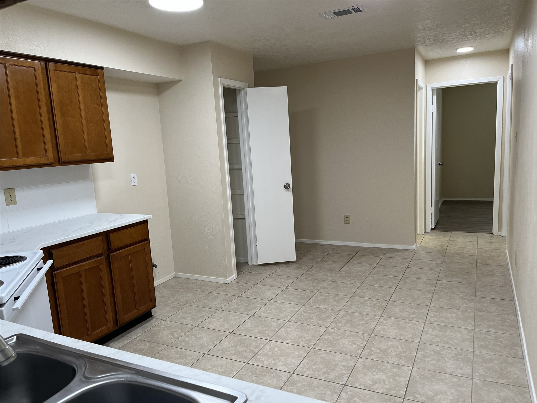 21310 Bridgepoint Lane Spring, TX 77388 - Photo 4 of 8 Breakfast area