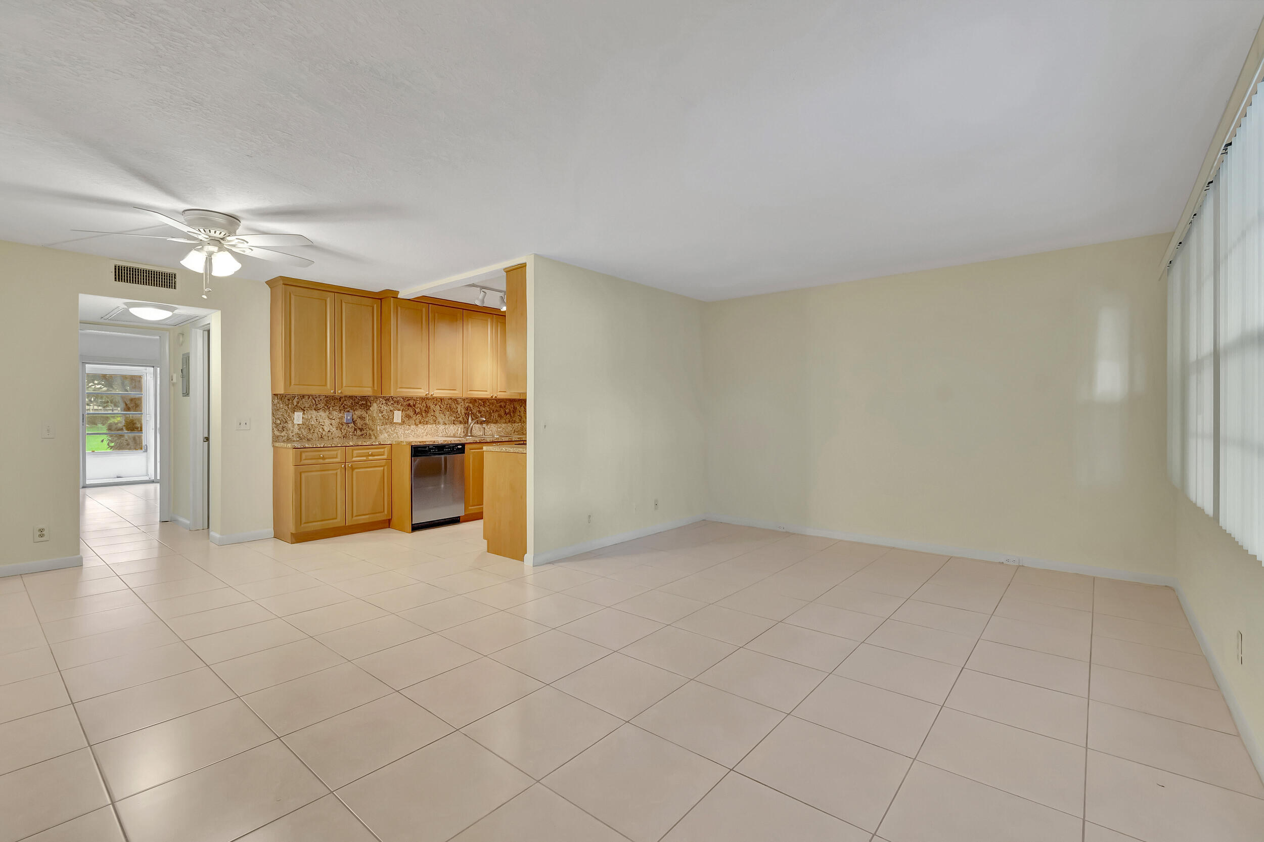 1091 Wolverton East Boca Raton, FL 33434 - Photo 11 of 42 10_dsc_5709