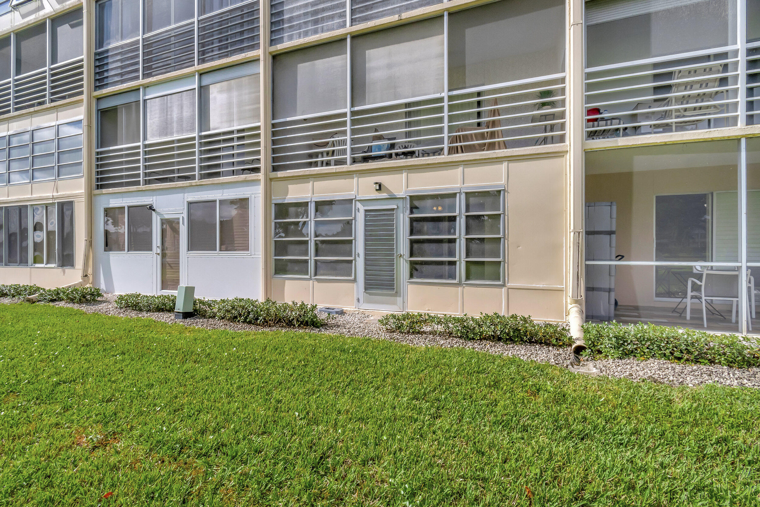 1091 Wolverton East Boca Raton, FL 33434 - Photo 32 of 42 33_dsc_5856