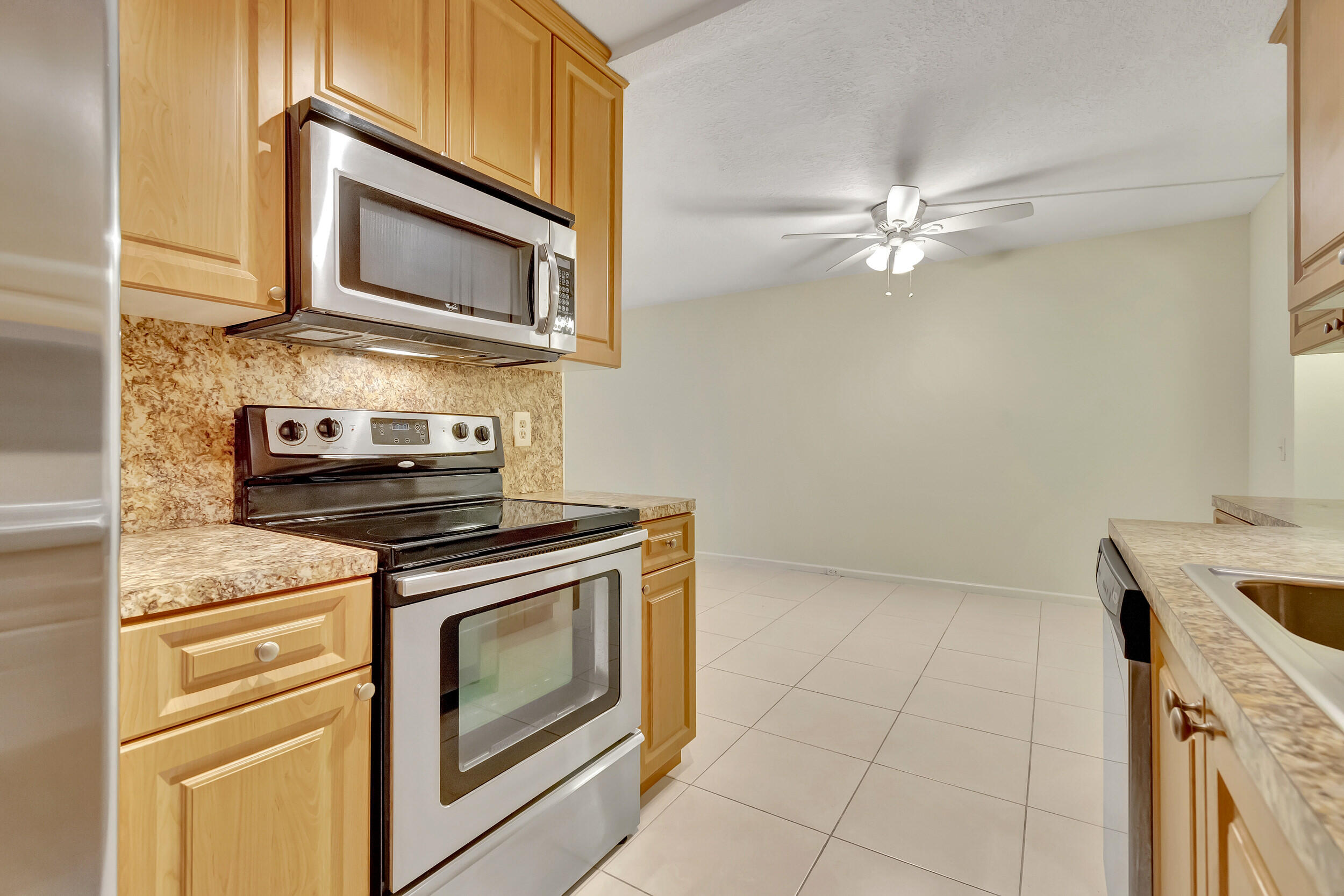 1091 Wolverton East Boca Raton, FL 33434 - Photo 4 of 42 20_dsc_5769