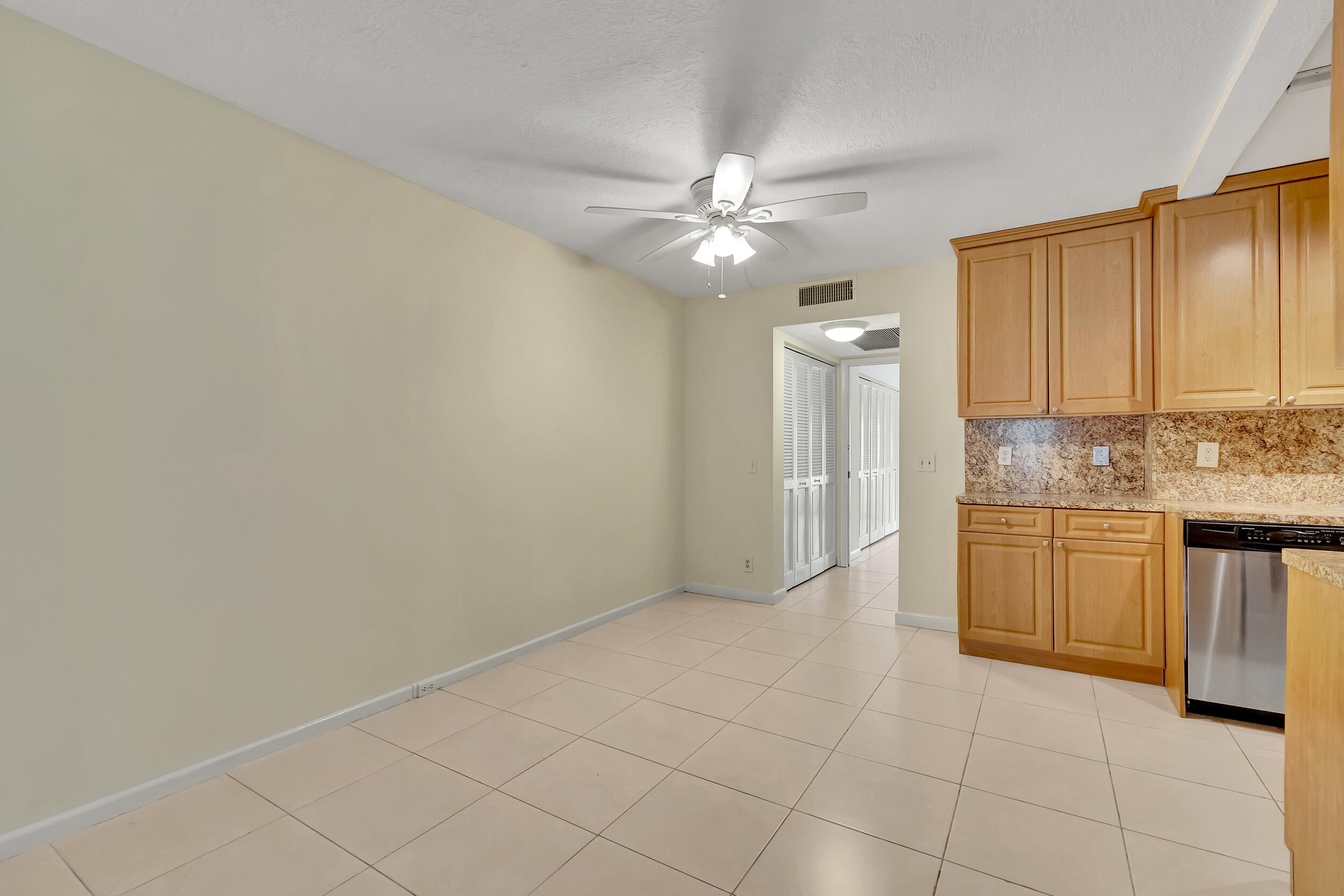 1091 Wolverton East Boca Raton, FL 33434 - Photo 7 of 42 13_dsc_5729