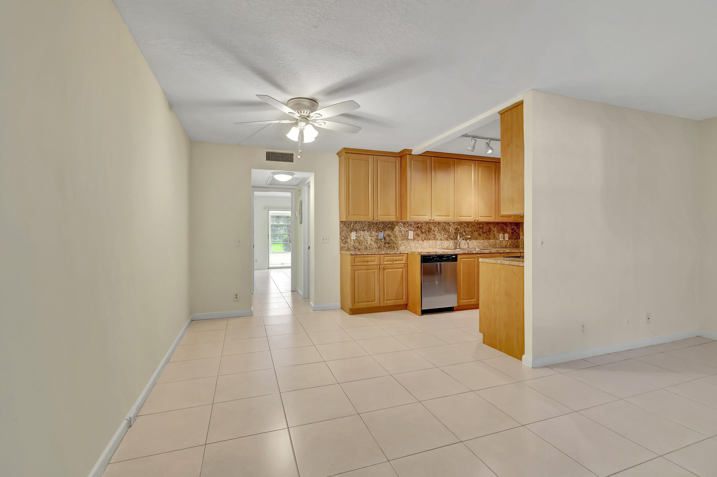 1091 Wolverton East Boca Raton, FL 33434 - Photo 9 of 42 14_dsc_5734