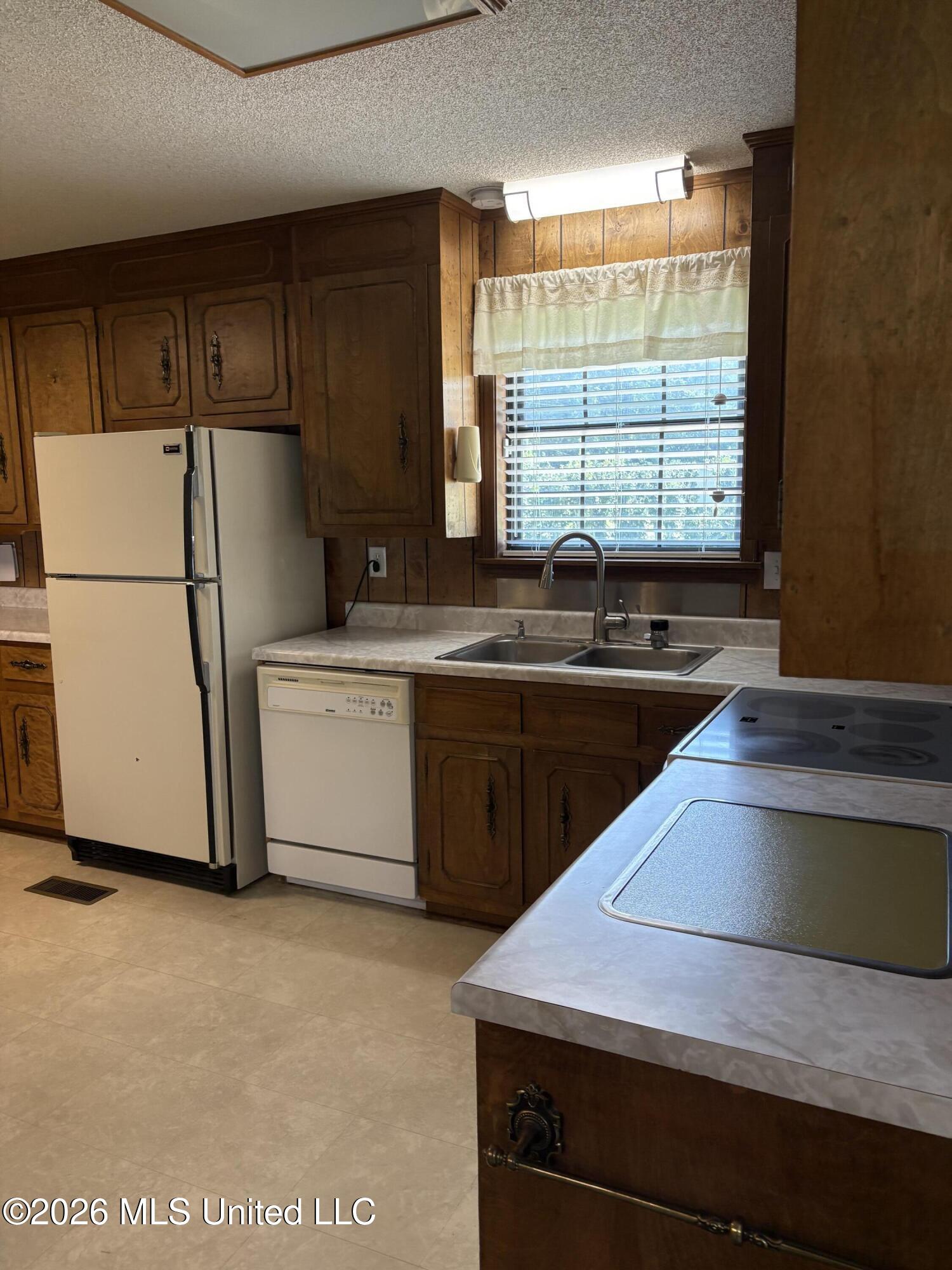 458 Maple Street Hickory Flat, MS 38633 - Photo 5 of 31 Kitchen