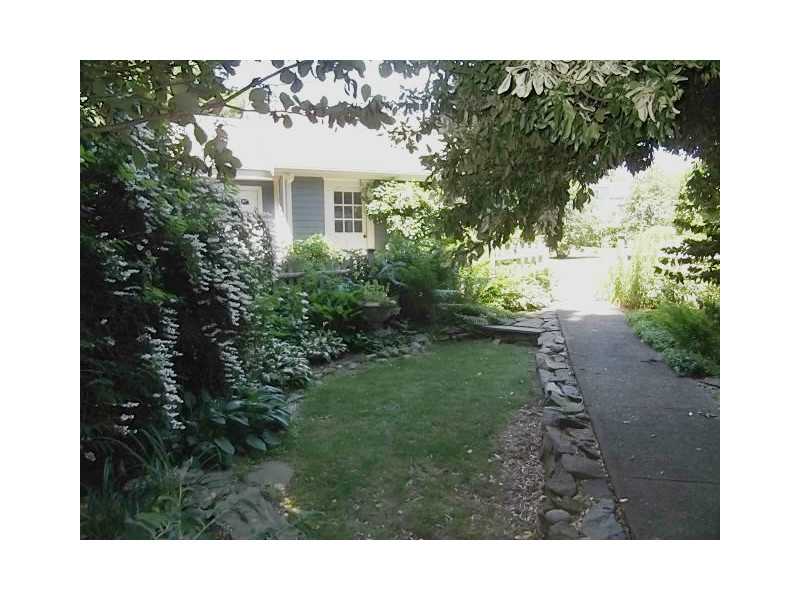11 Hillside Road Bristol, RI 02809 - Photo 11 of 11 Yard/Garden.