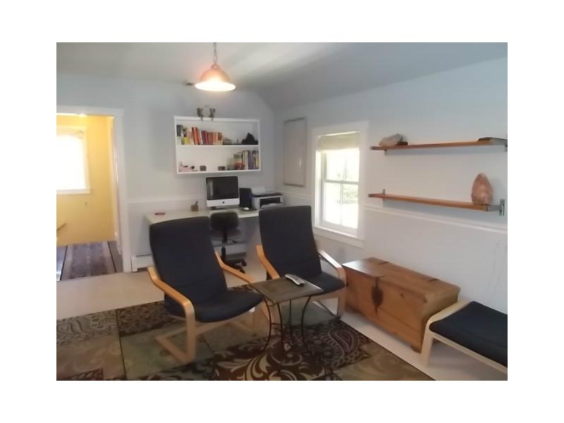 11 Hillside Road Bristol, RI 02809 - Photo 7 of 11 Den/Family/Great Room.
