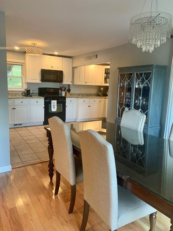 13 Woodland Road Wakefield, MA 01880 - Photo 5 of 18 Gallery Image 5