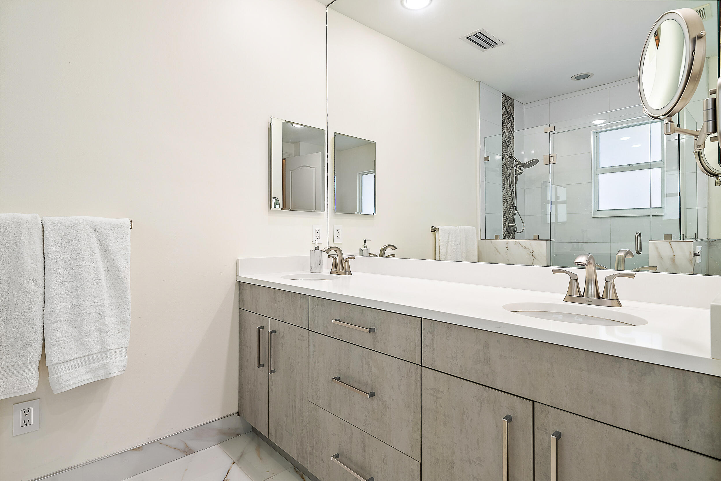 2109 Spring Court Palm Beach Gardens, FL 33410 - Photo 14 of 43 Primary Bathroom