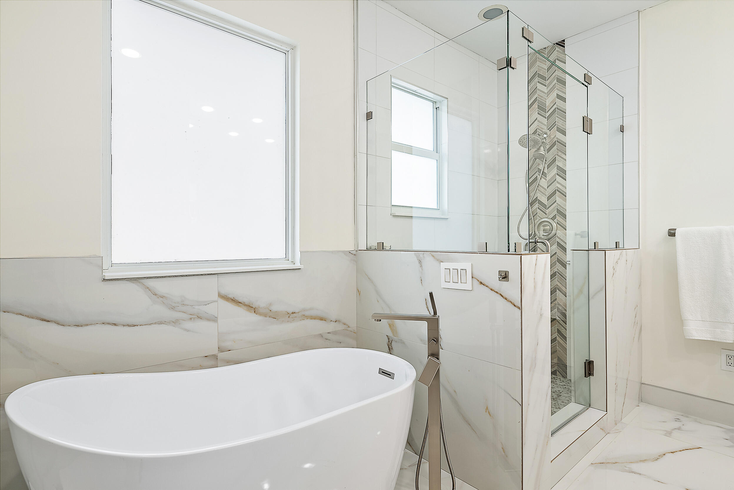 2109 Spring Court Palm Beach Gardens, FL 33410 - Photo 15 of 43 Primary Bathroom