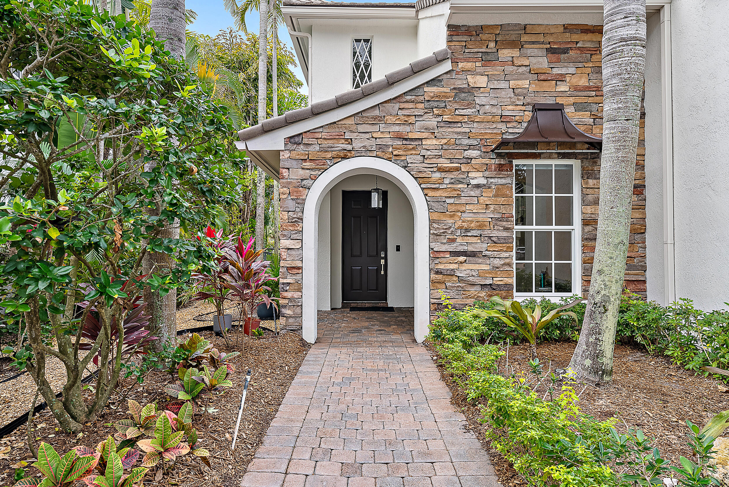2109 Spring Court Palm Beach Gardens, FL 33410 - Photo 25 of 43 Entry