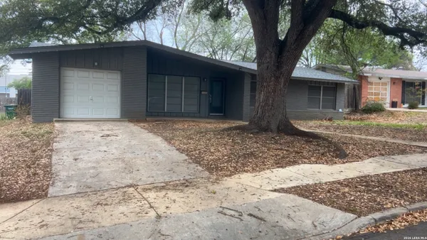 $1,800 | 211 Bamburgh Drive, San Antonio, TX 78216