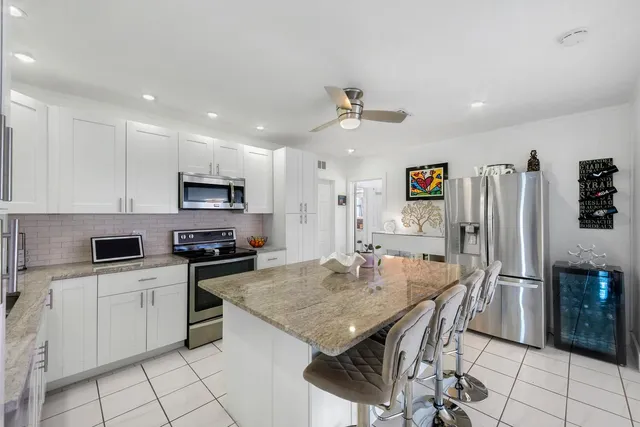 $7,495 | 220 Southeast 2nd Avenue, Pompano Beach, FL 33060