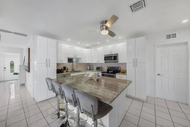 $7,495 | 220 Southeast 2nd Avenue, Pompano Beach, FL 33060