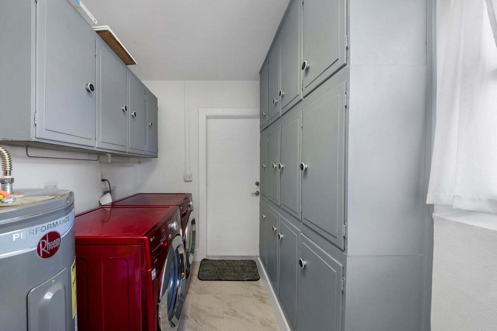 220 Southeast 2nd Avenue Pompano Beach, FL 33060 - Photo 19 of 43 a storage room with washer and dryer