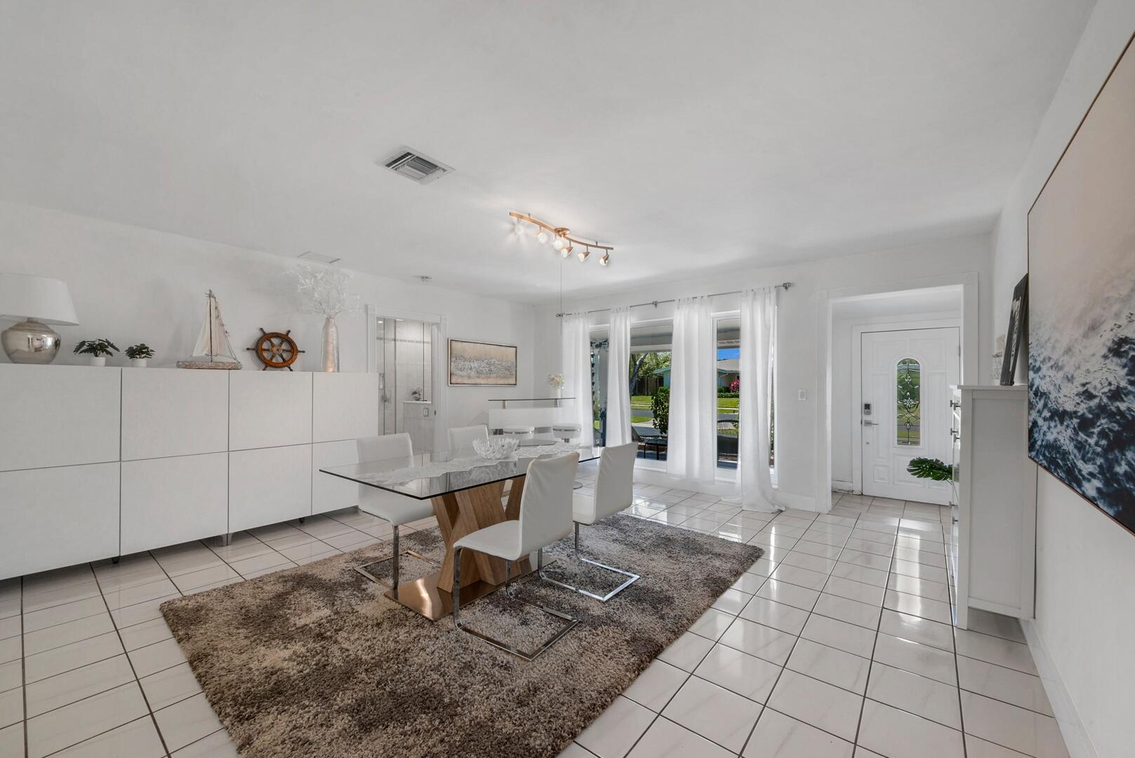220 Southeast 2nd Avenue Pompano Beach, FL 33060 - Photo 4 of 43 a living room with furniture