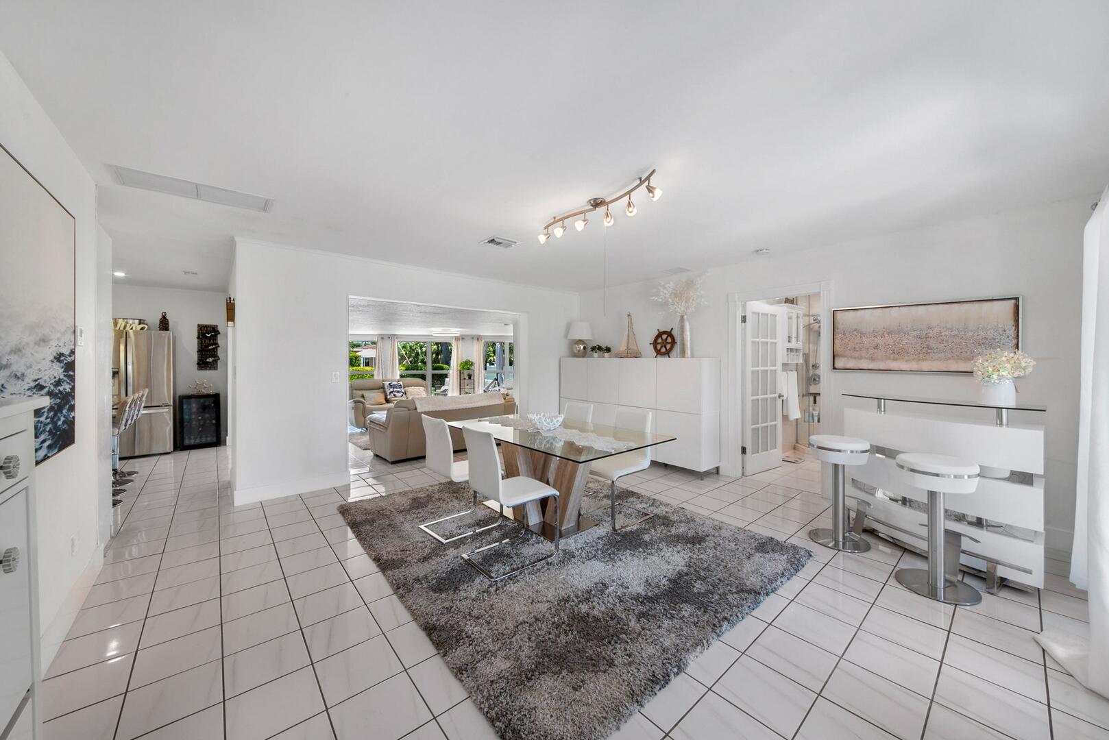220 Southeast 2nd Avenue Pompano Beach, FL 33060 - Photo 6 of 43 a living room with furniture