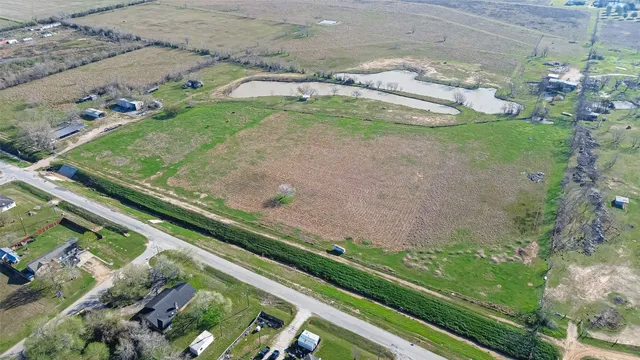 a view of a yard with a park