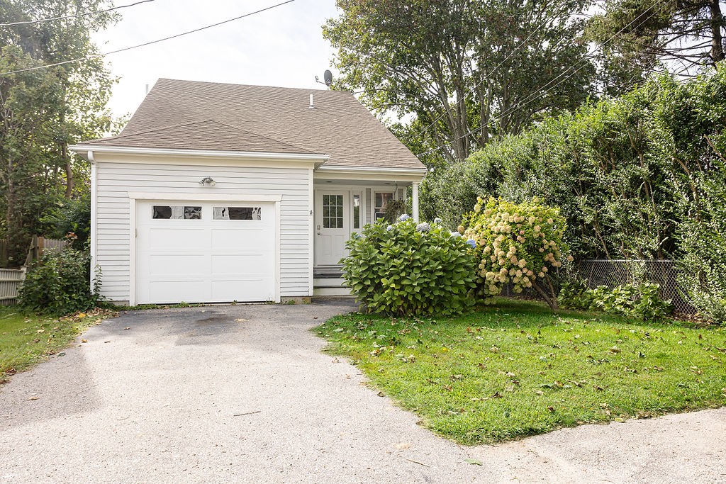 66 Center Avenue Middletown, RI 02842 - Photo 2 of 31