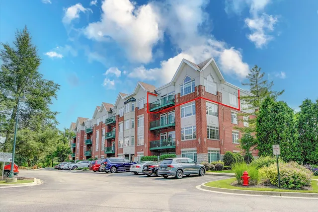 $429,900 | 640 McHenry Road, Unit 301, Wheeling, IL 60090