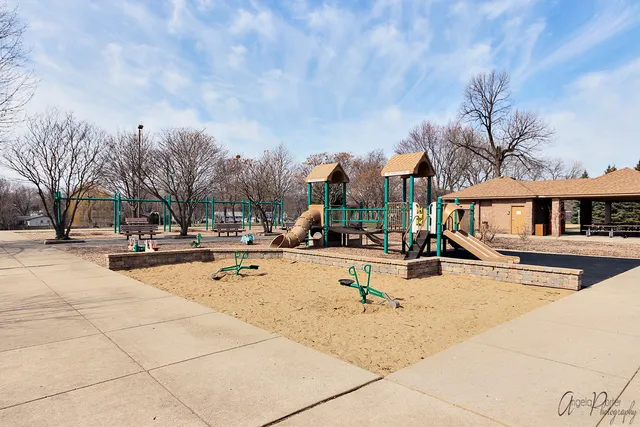 $429,900 | 640 McHenry Road, Unit 301, Wheeling, IL 60090