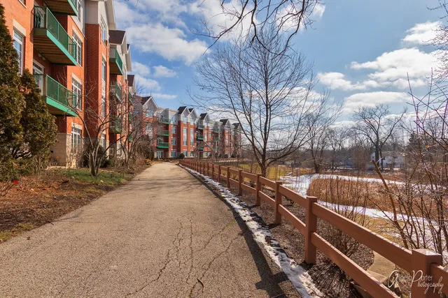 $429,900 | 640 McHenry Road, Unit 301, Wheeling, IL 60090