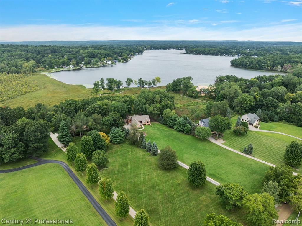 12120 Shaffer Road Davisburg, MI 48350 - Photo 4 of 92