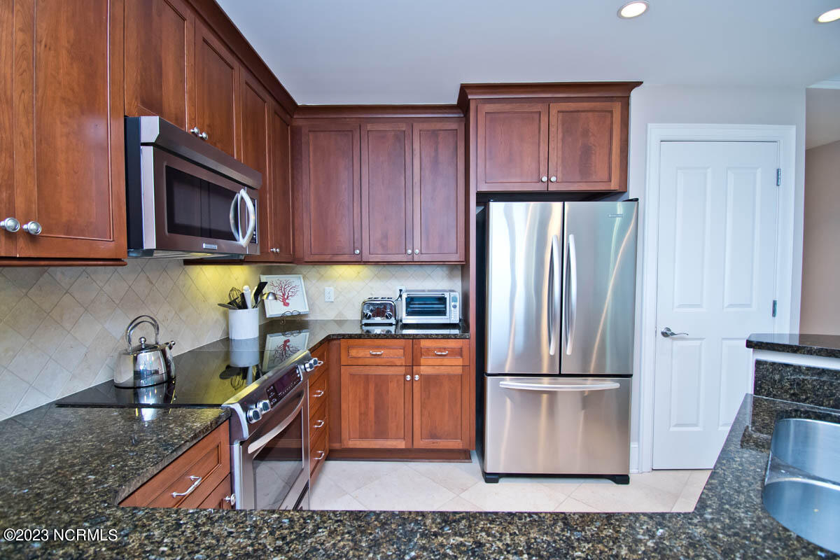 1435 Salter Path Road, Unit D2 Indian Beach, NC 28512 - Photo 15 of 53 KITCHEN