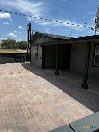 $1,200 | 1037 West Court Street, Unit A, Seguin, TX 78155