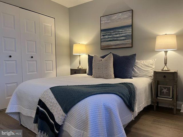 $570,000 | 501 Slaters Lane, Unit 1111, Alexandria, VA 22314