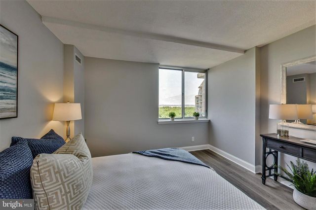 $570,000 | 501 Slaters Lane, Unit 1111, Alexandria, VA 22314